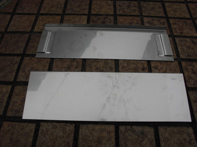 FRP製グリストラップにステンレス製仕切り板(スライド板)は設置できません